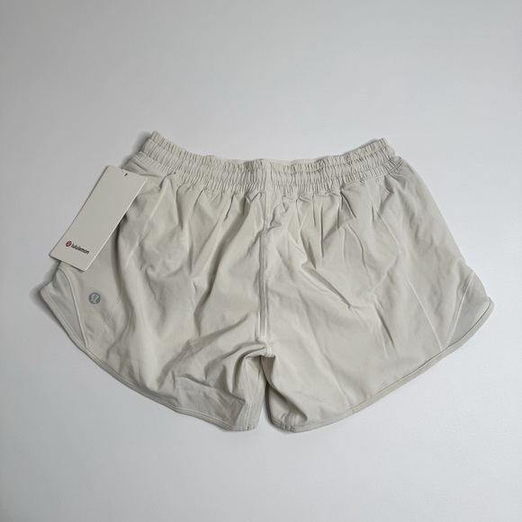 NWT Lululemon Hotty Hot Low Rise Short 4” Lined Size 6 Bone White - Picture 2 of 4